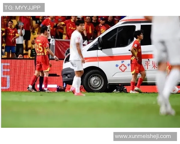 老年足球明星重返赛场精彩瞬间展现青春活力与团队精神